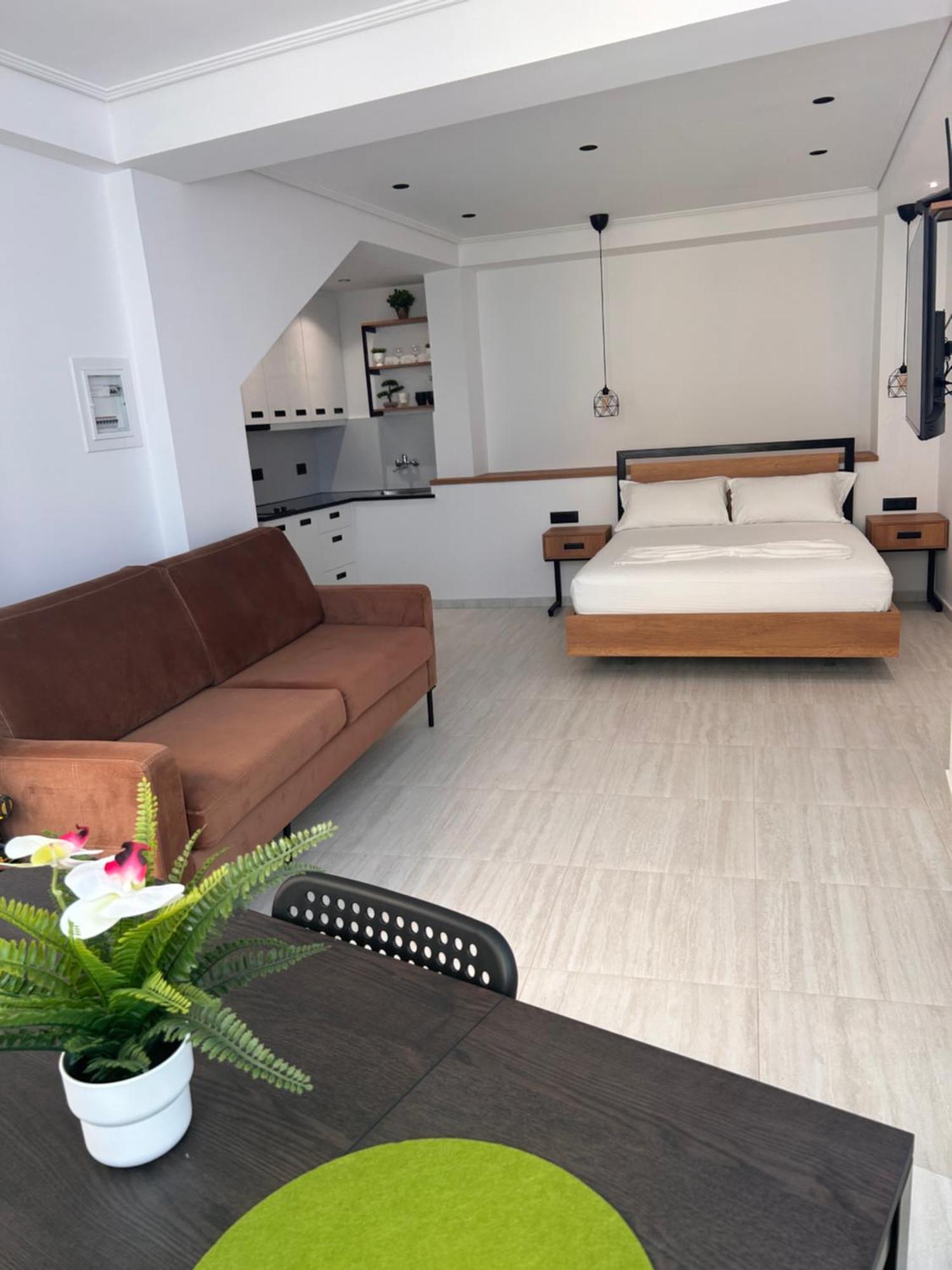 Crown Apartment Sarandë Exterior foto