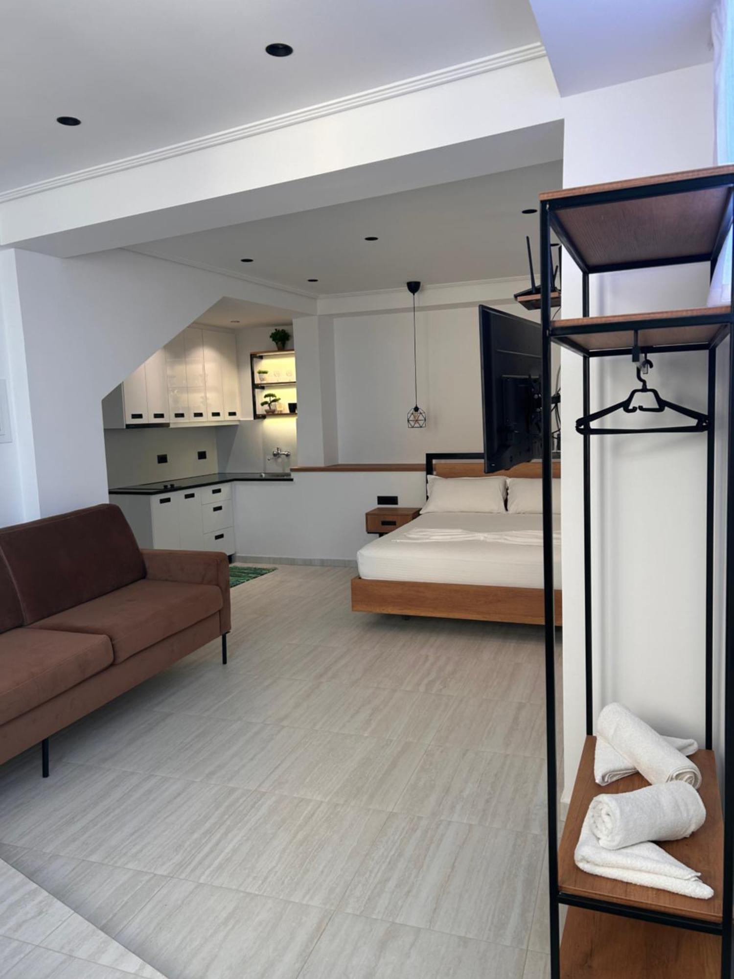 Crown Apartment Sarandë Exterior foto